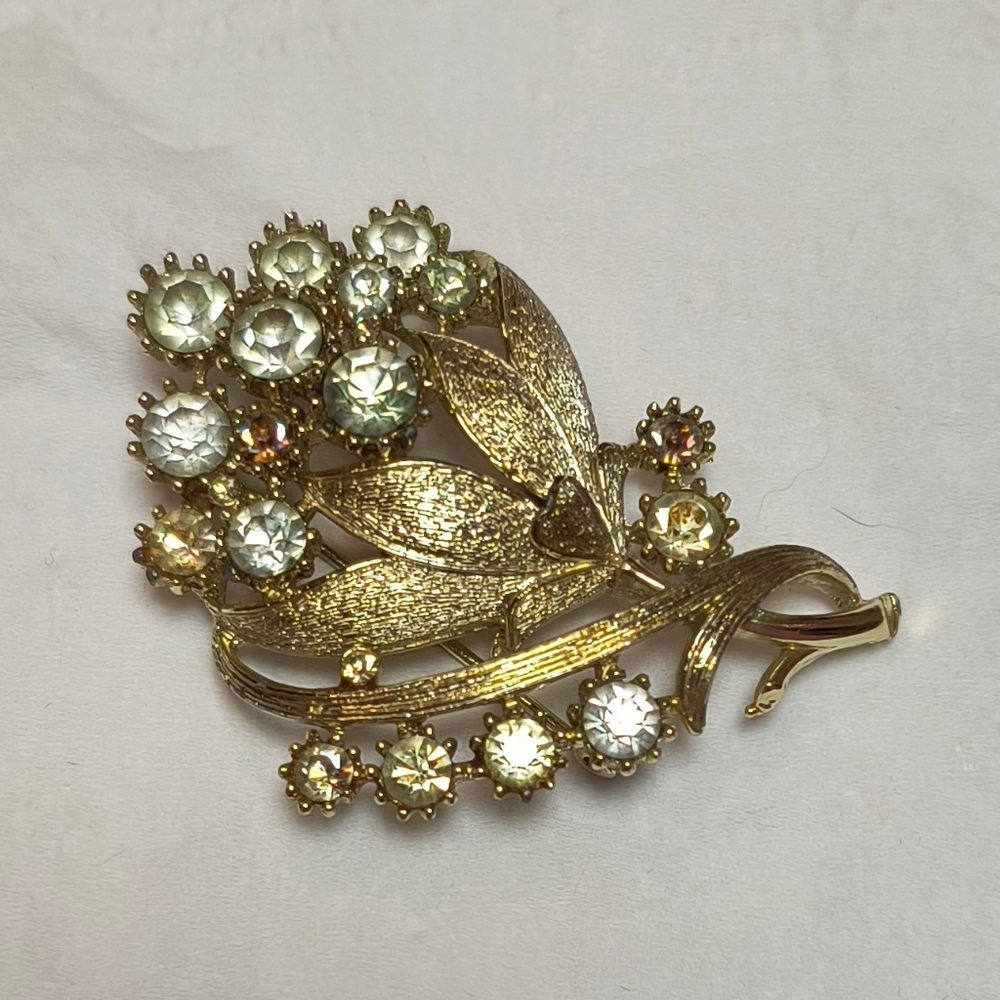 VINTAGE CORO GOLD TONE AB CRYSTAL BLOOMING FLOWER BROOCH PIN